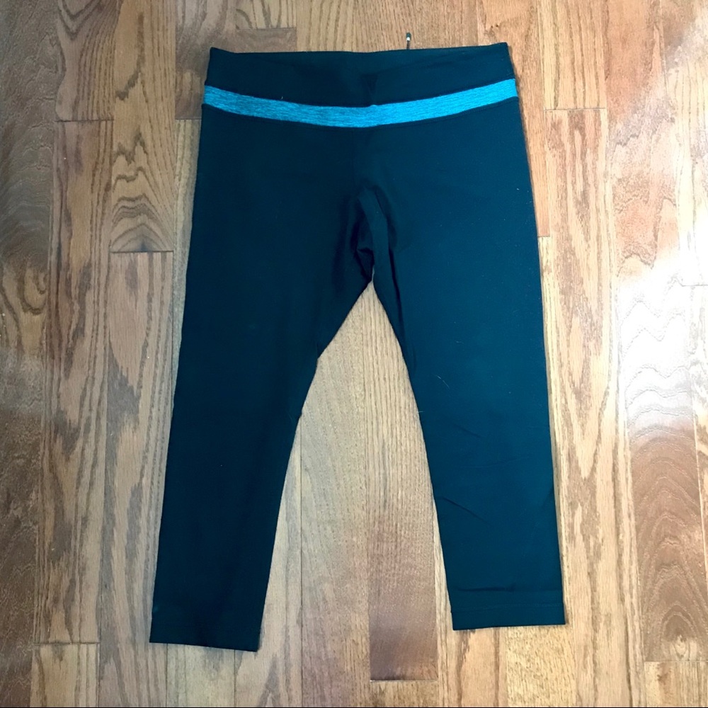 COPY - Costco brand teal accent cropped running pants